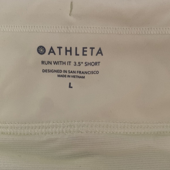 NWT bright yellow run with it 3.5 in Athleta short - Picture 4 of 6